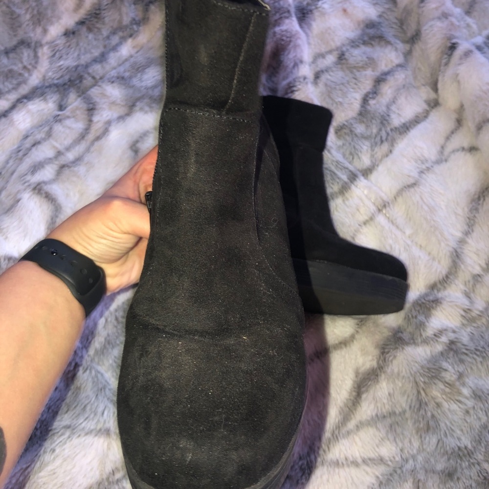 Boots - Picture 3 of 6